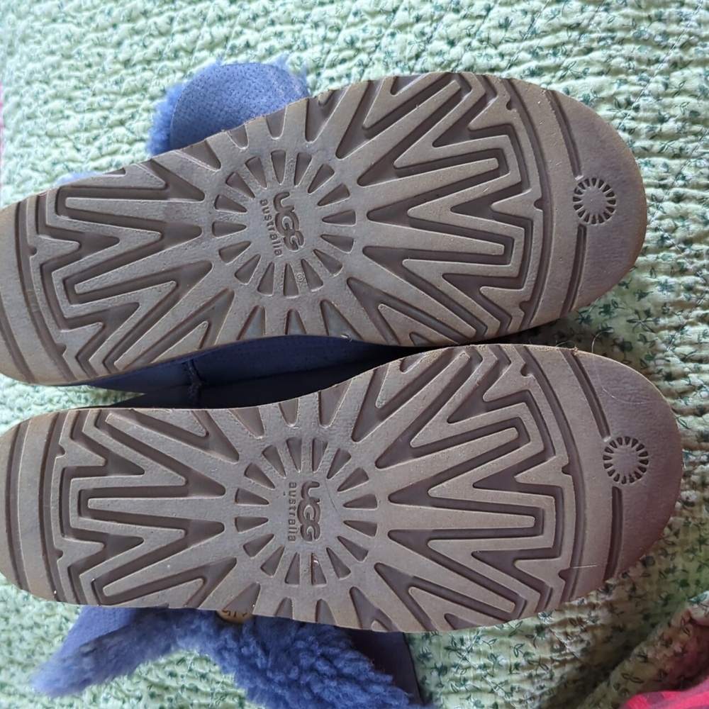 UGGs - Picture 4 of 10